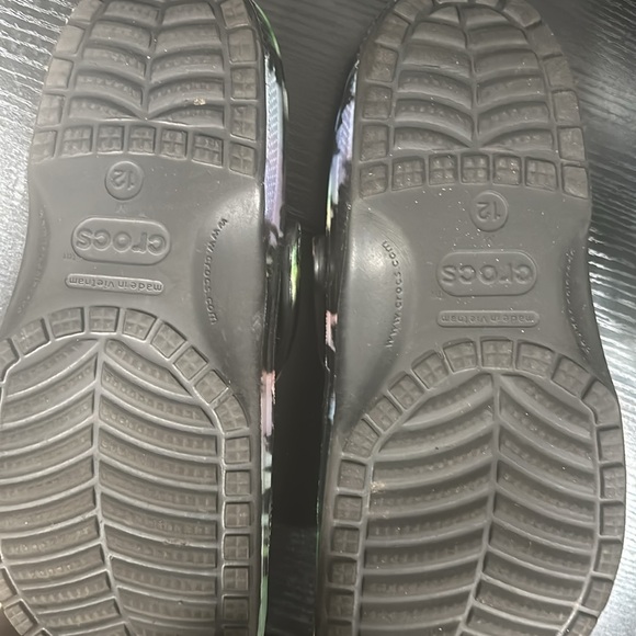 Men’s Rainbow Tie-Dye Crocs - Picture 3 of 3